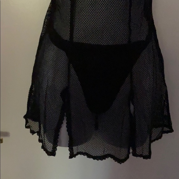 Set of black mesh lingerie with red bow - Picture 3 of 4